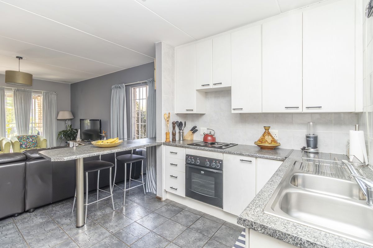 2 Bed Duplex Townhouse Looking for a New Owner - Photo 4