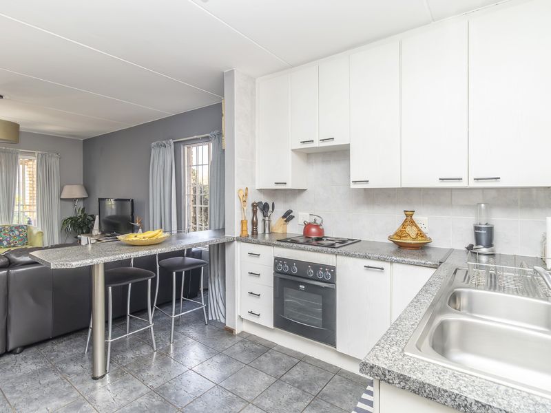 2 Bed Duplex Townhouse Looking for a New Owner - Photo 4