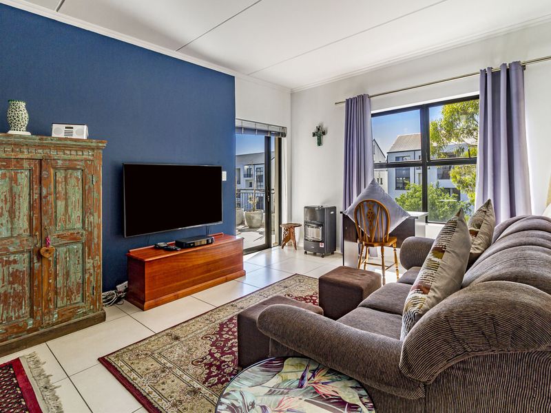 Beautiful North Facing 2 Bedroom Apartment in De Velde - Photo 3
