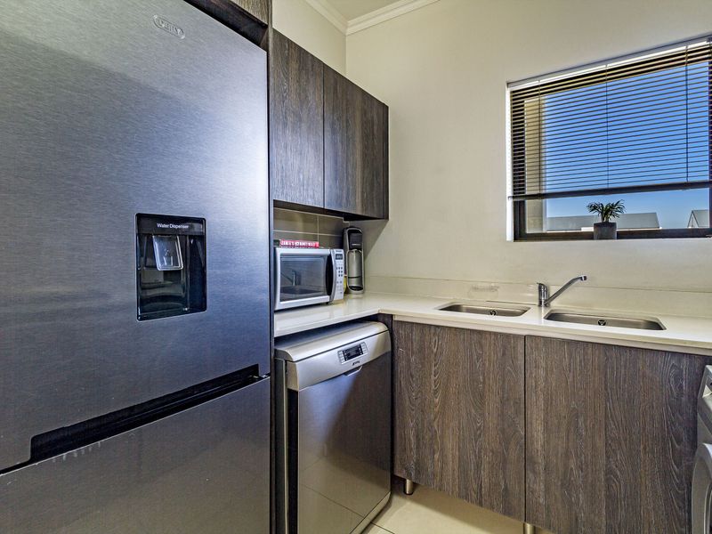 Beautiful North Facing 2 Bedroom Apartment in De Velde - Photo 10