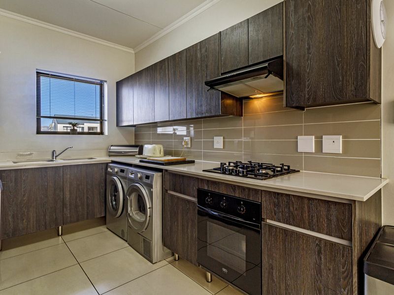 Beautiful North Facing 2 Bedroom Apartment in De Velde - Photo 8