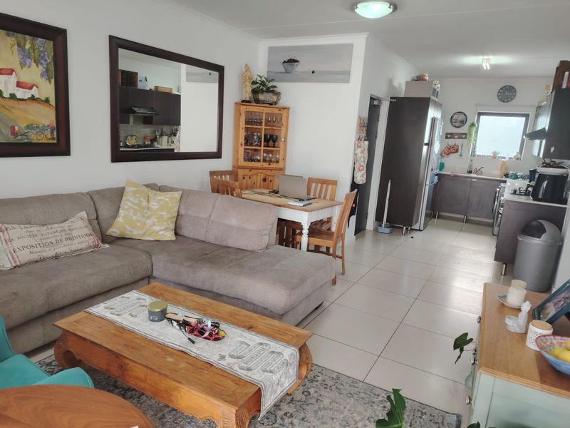 Experience luxury living at its finest at our 3 bedroom  rental unit in De Velde! - Photo 3