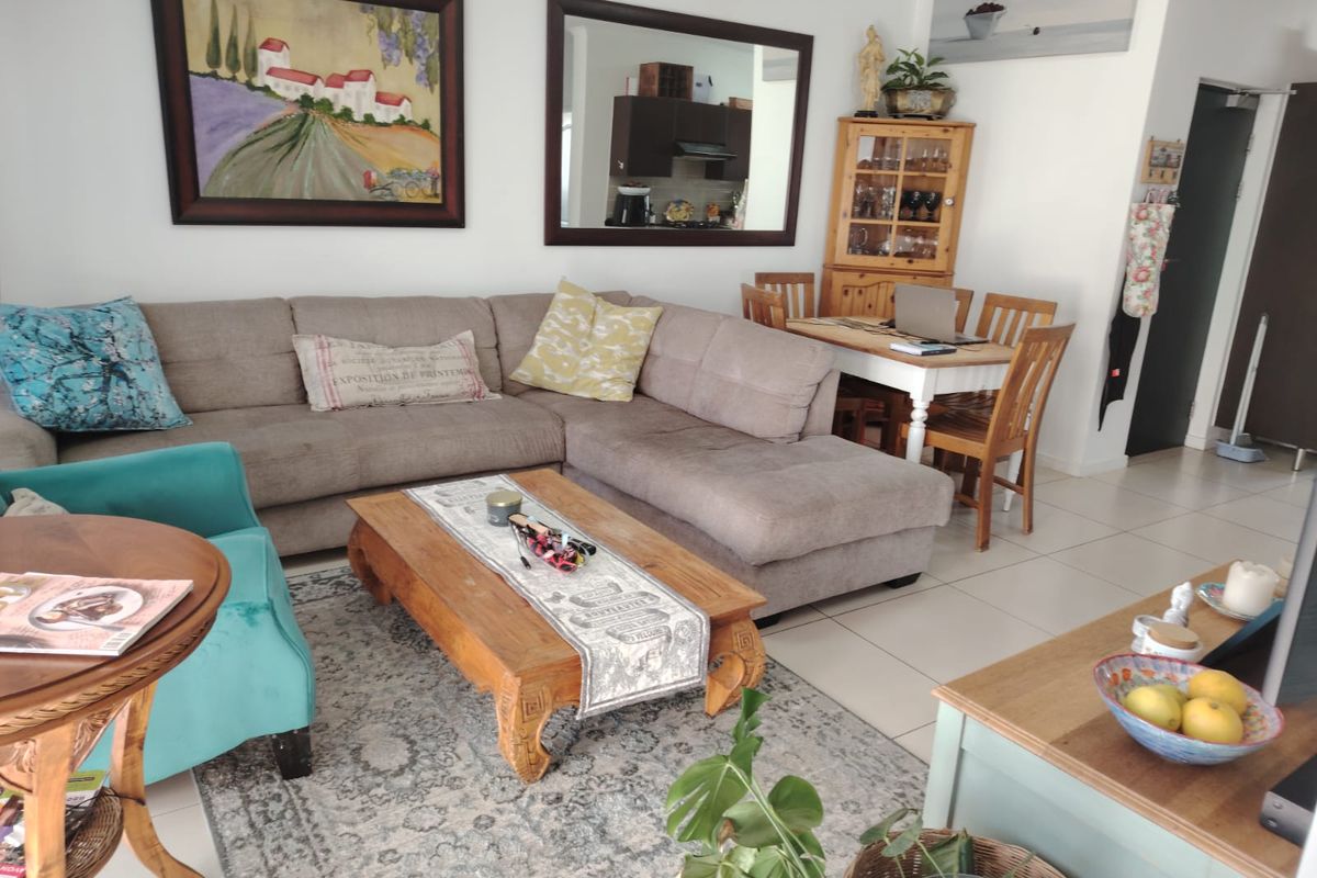 Experience luxury living at its finest at our 3 bedroom  rental unit in De Velde! - Photo 2