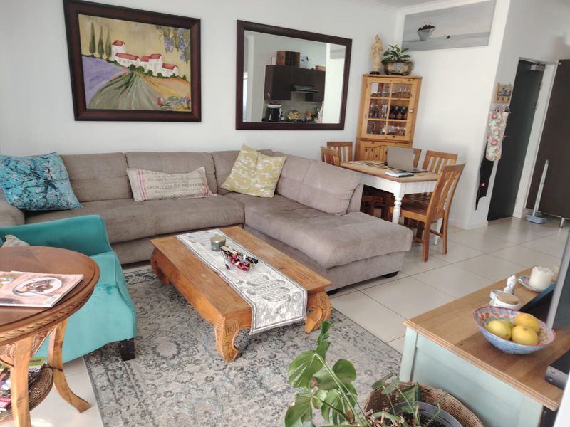 Experience luxury living at its finest at our 3 bedroom  rental unit in De Velde! - Photo 2
