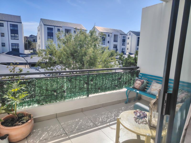 Experience luxury living at its finest at our 3 bedroom  rental unit in De Velde! - Photo 1