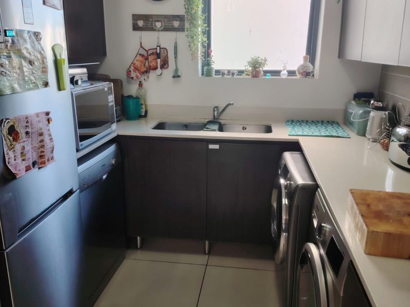 Experience luxury living at its finest at our 3 bedroom  rental unit in De Velde! - Photo 6