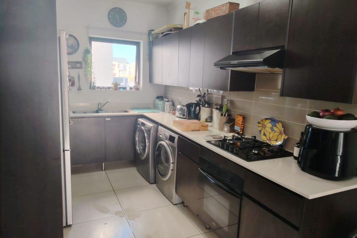 Experience luxury living at its finest at our 3 bedroom  rental unit in De Velde! - Photo 5