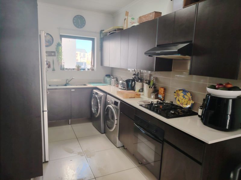 Experience luxury living at its finest at our 3 bedroom  rental unit in De Velde! - Photo 5
