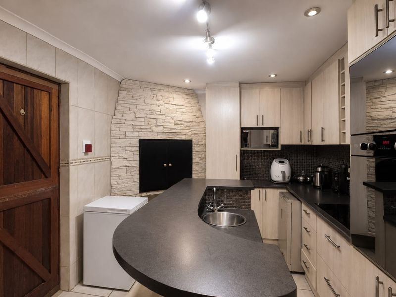 Charming 4-Bedroom Family Home with Pool, Bachelor Flat & Double Garage in Parkers Dam - Photo 4