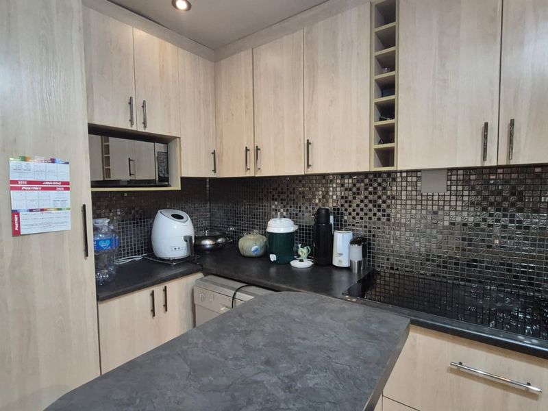 Charming 4-Bedroom Family Home with Pool, Bachelor Flat & Double Garage in Parkers Dam - Photo 5