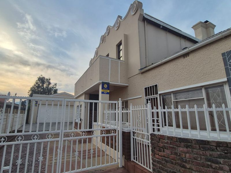 Charming 4-Bedroom Family Home with Pool, Bachelor Flat & Double Garage in Parkers Dam - Photo 1