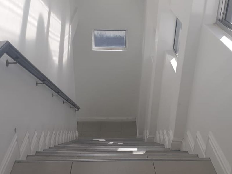 Spacious 1-bedroom, 1-bath apartment available in a secure building in Strand. - Photo 10