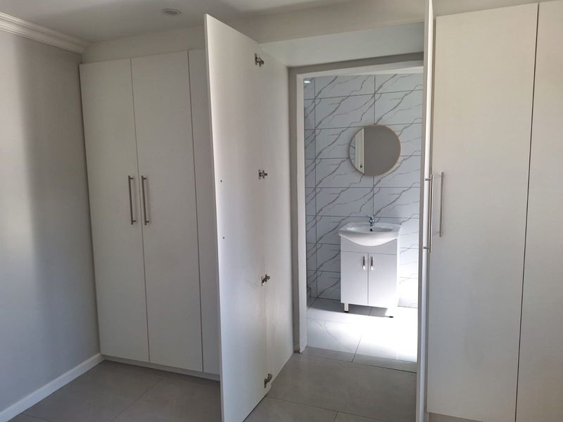 Modern One-Bedroom Flat – Water & Electricity Included - Photo 10