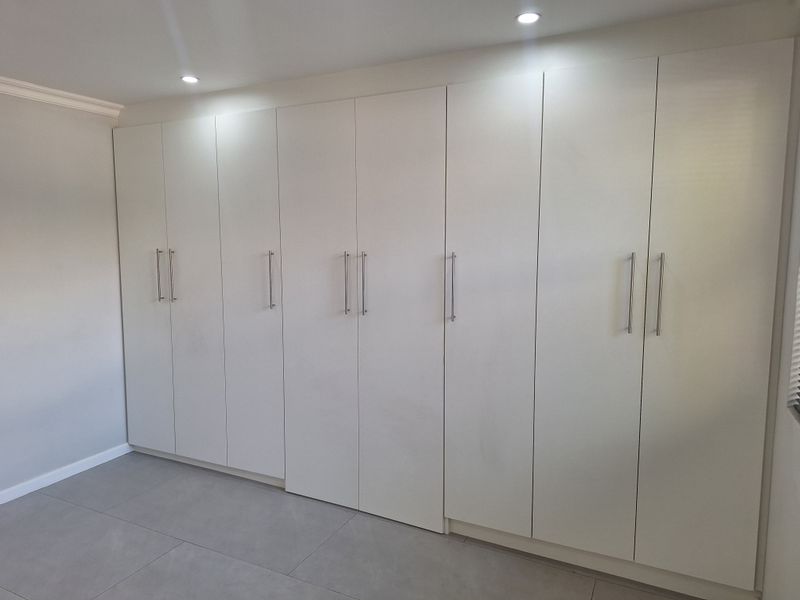 Modern One-Bedroom Flat – Water & Electricity Included - Photo 9