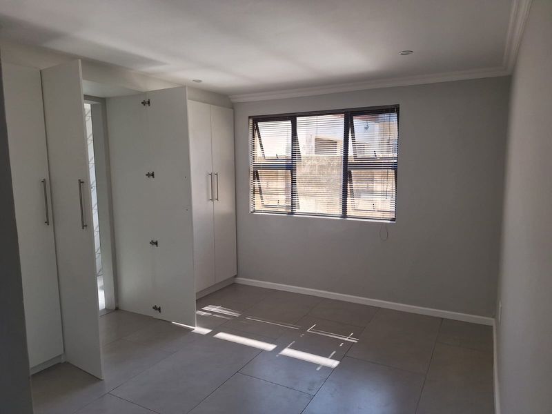 Modern One-Bedroom Flat – Water & Electricity Included - Photo 8