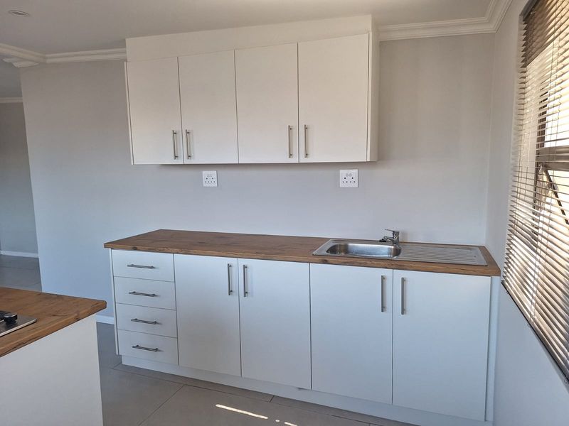 Modern One-Bedroom Flat – Water & Electricity Included - Photo 6