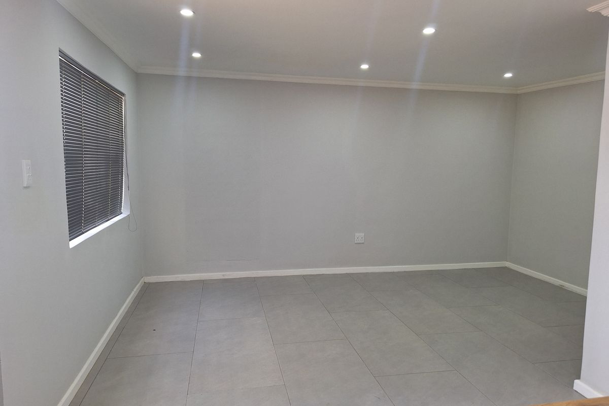 Modern One-Bedroom Flat – Water & Electricity Included - Photo 4