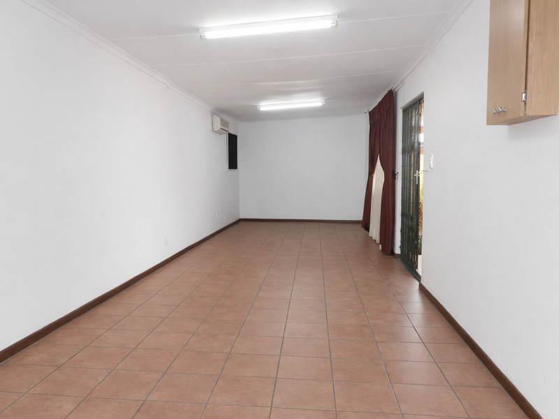 Bachelor Pad to Rent - Photo 3