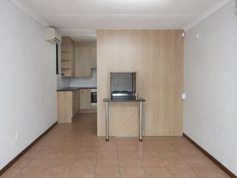 Bachelor Pad to Rent - Photo 2