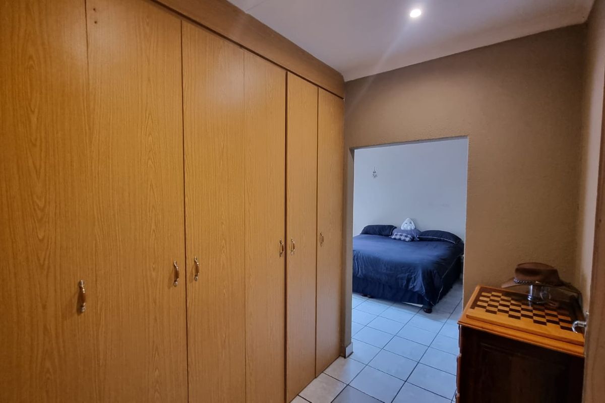 Charming 3-bedroom home in Azalea Park, Rustenburg—perfect for families seeking comfort and conveni - Photo 5