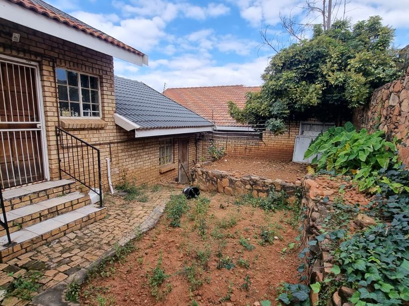 Charming 3-bedroom home in Azalea Park, Rustenburg—perfect for families seeking comfort and conveni - Photo 10