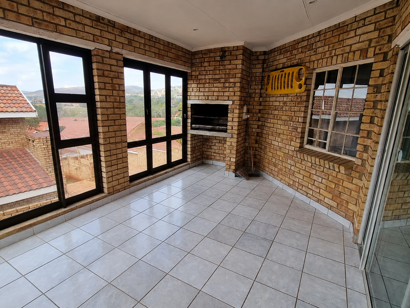 Charming 3-bedroom home in Azalea Park, Rustenburg—perfect for families seeking comfort and conveni - Photo 9