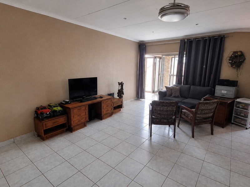 Charming 3-bedroom home in Azalea Park, Rustenburg—perfect for families seeking comfort and conveni - Photo 6