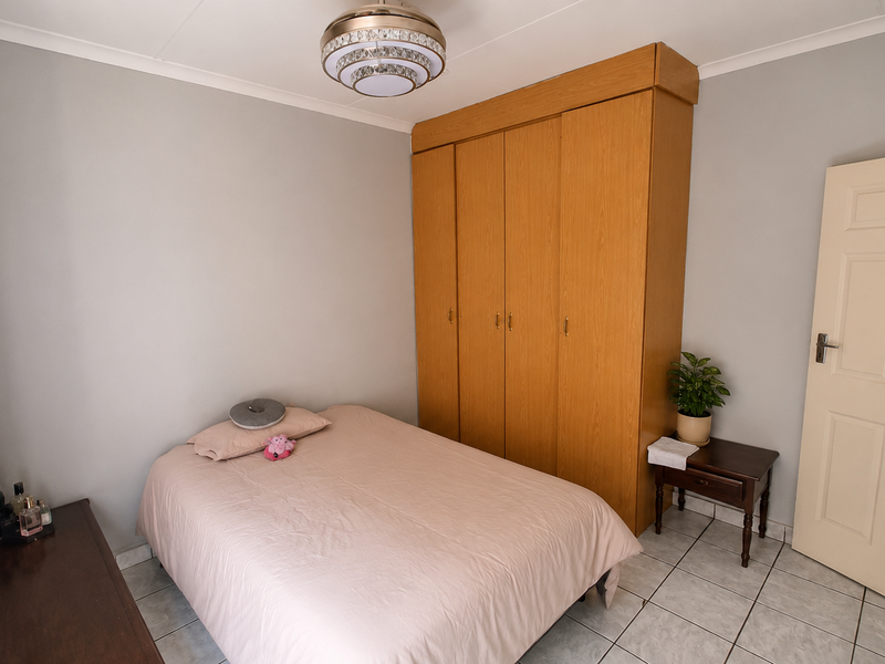 Charming 3-bedroom home in Azalea Park, Rustenburg—perfect for families seeking comfort and conveni - Photo 7