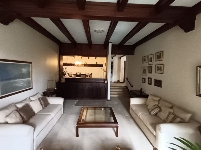 An Exceptional Home of Distinction in the Heart of Vincent - Photo 8