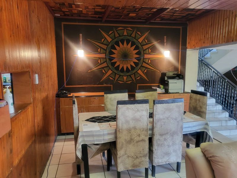 Spacious 5-Beds Family Home or Business Opportunity on Main Road in Mondeor for Sale - Photo 5