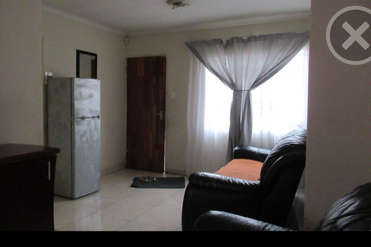 Warm Modern Family Home - Photo 3