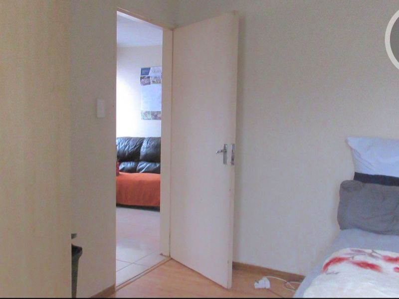 Warm Modern Family Home - Photo 6
