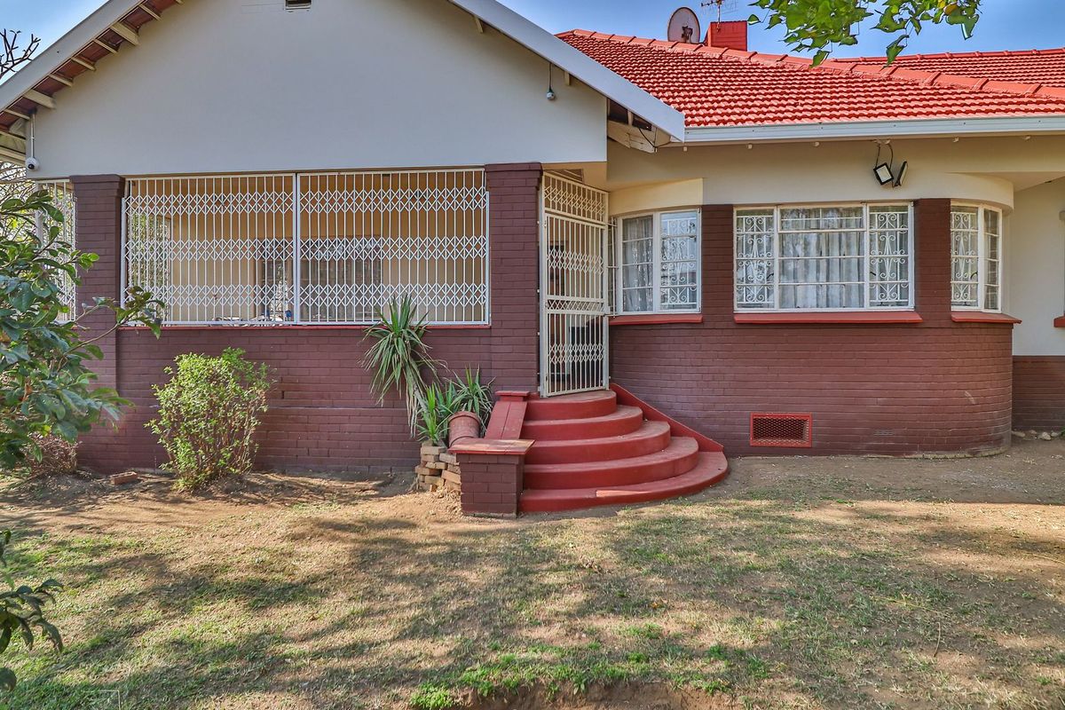 Family Home with Granny Flat in Scottsville - Photo 2