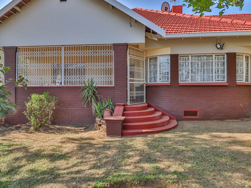 Family Home with Granny Flat in Scottsville - Photo 2