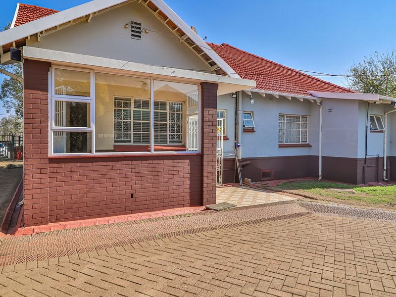 Family Home with Granny Flat in Scottsville - Photo 3