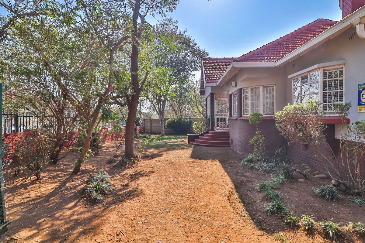 Family Home with Granny Flat in Scottsville - Photo 4