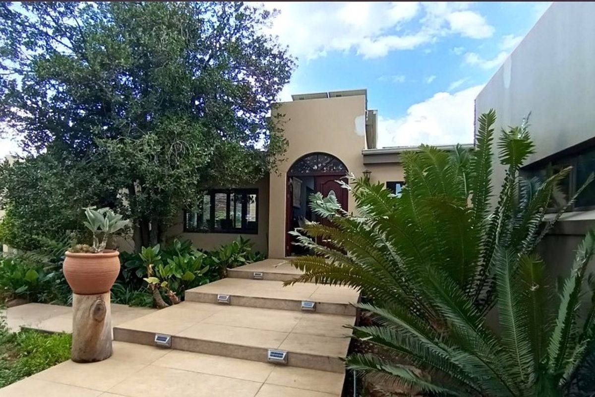 Luxury Family Living at Its Finest in Randhart - Photo 2