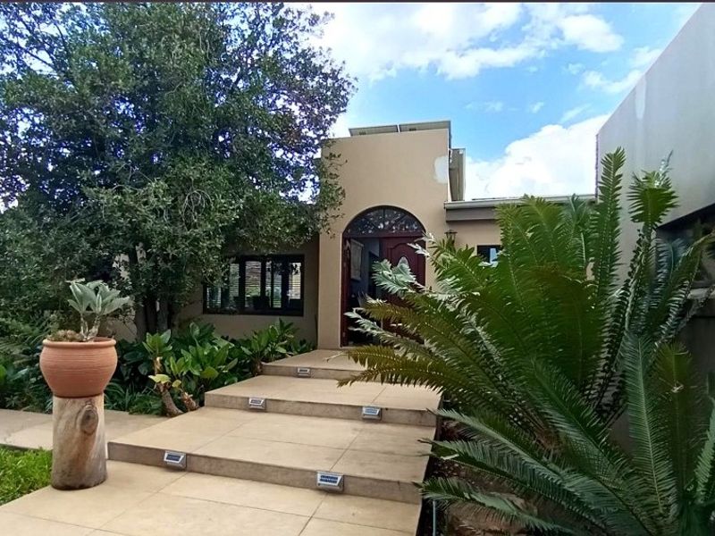 Luxury Family Living at Its Finest in Randhart - Photo 2