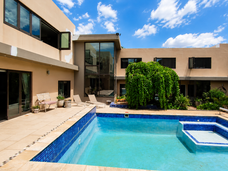 Luxury Family Living at Its Finest in Randhart - Photo 1