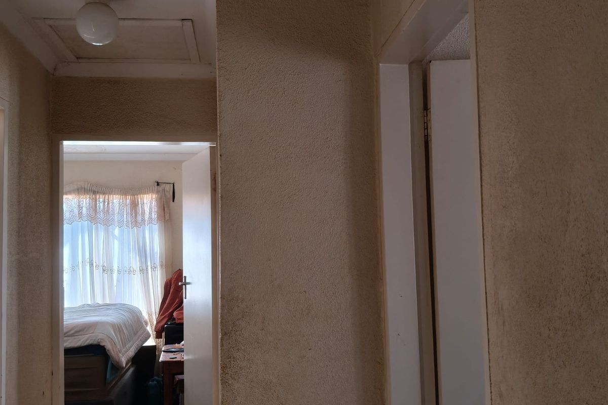 NEAT & MOVE-IN READY - Photo 5