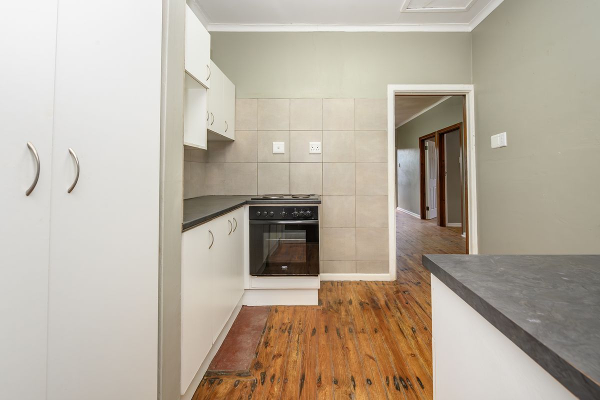 Perfect for First-Time Buyers or Investors – Move-In Ready Opportunity! - Photo 4