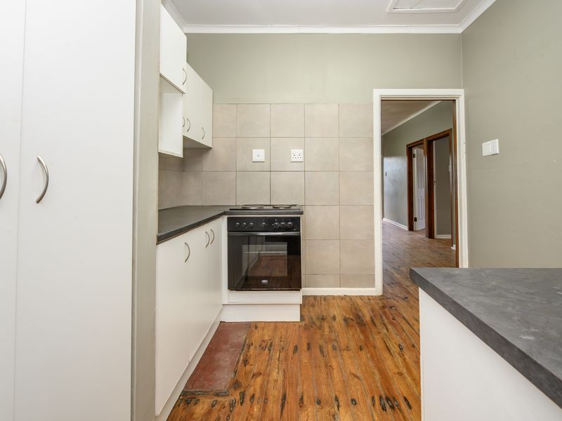 Perfect for First-Time Buyers or Investors – Move-In Ready Opportunity! - Photo 4