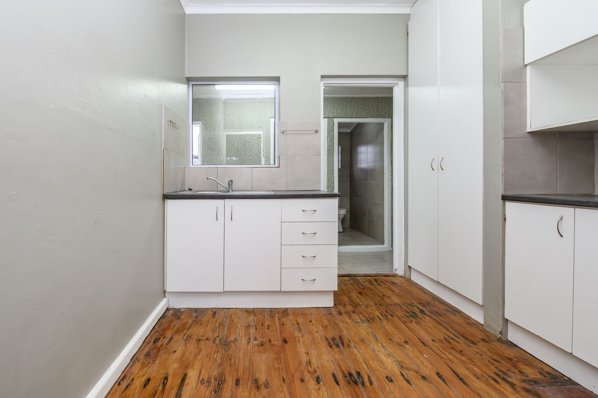 Perfect for First-Time Buyers or Investors – Move-In Ready Opportunity! - Photo 2