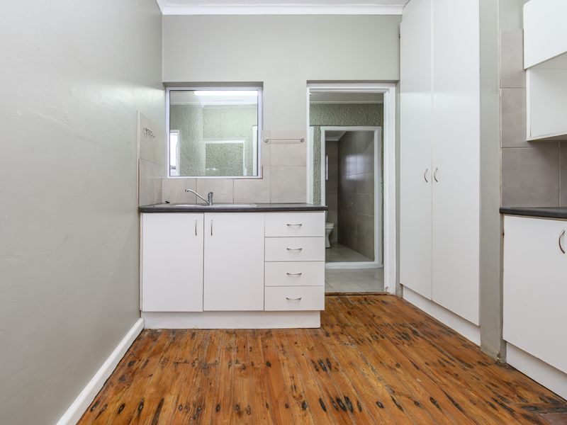 Perfect for First-Time Buyers or Investors – Move-In Ready Opportunity! - Photo 2
