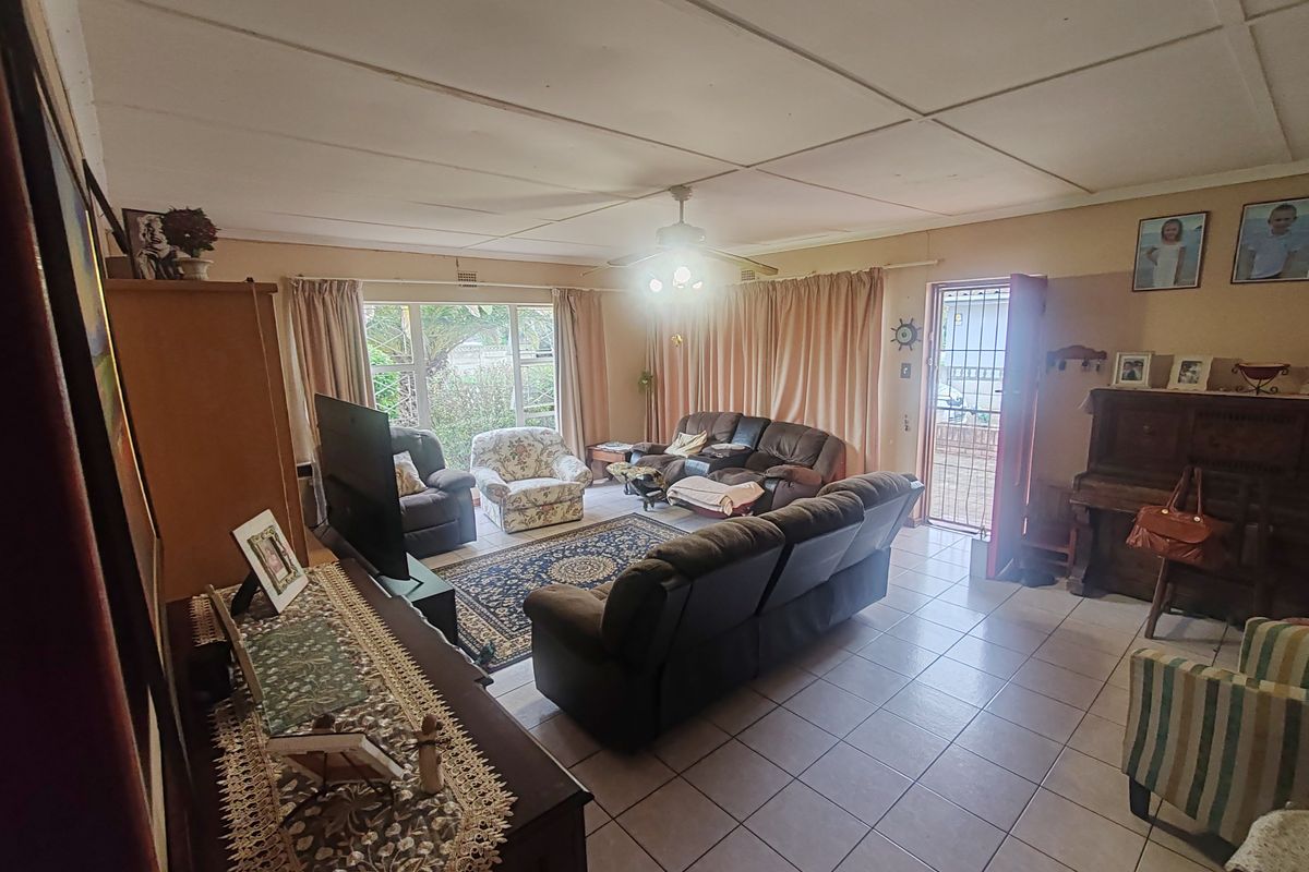 3 Bedroom Property in Manor Heights - Photo 5