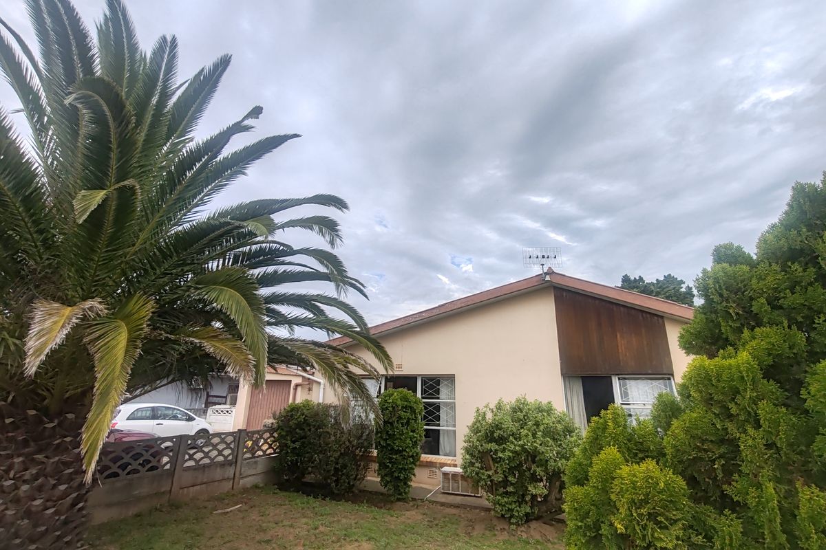 3 Bedroom Property in Manor Heights - Photo 2