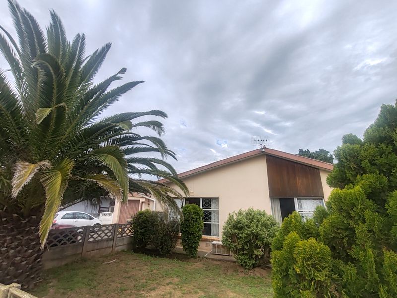 3 Bedroom Property in Manor Heights - Photo 2