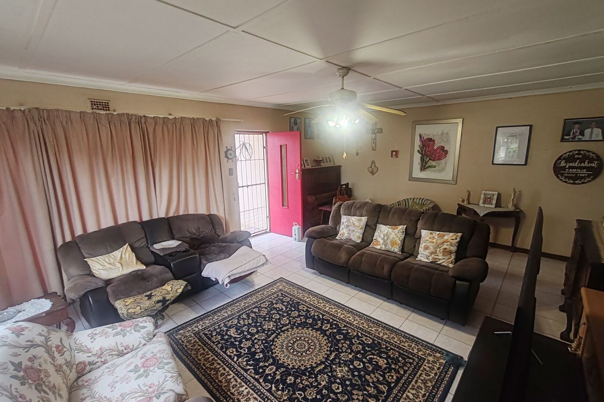 3 Bedroom Property in Manor Heights - Photo 4