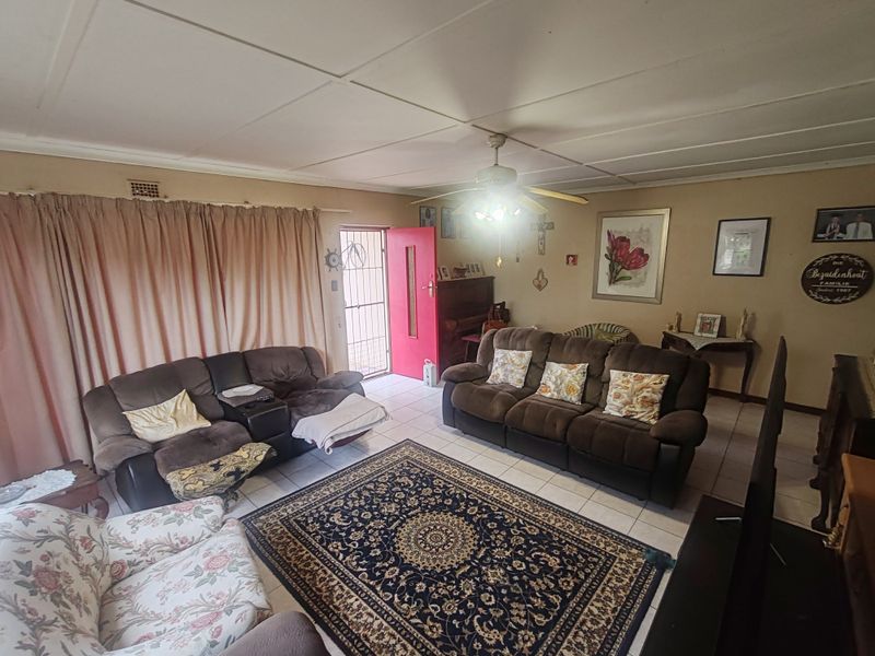 3 Bedroom Property in Manor Heights - Photo 4