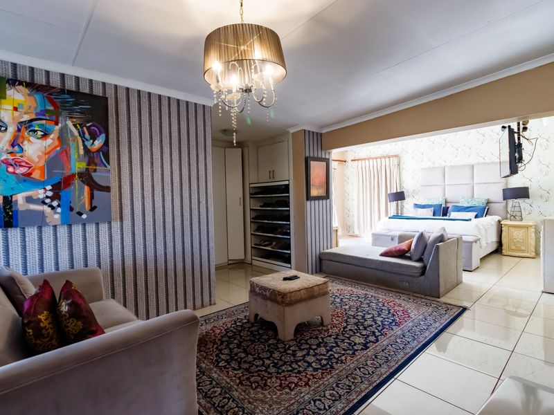 Exclusive Country Estate Living in Randjesfontein South – Spacious Family Home on 10 000m2 Stand - Photo 7